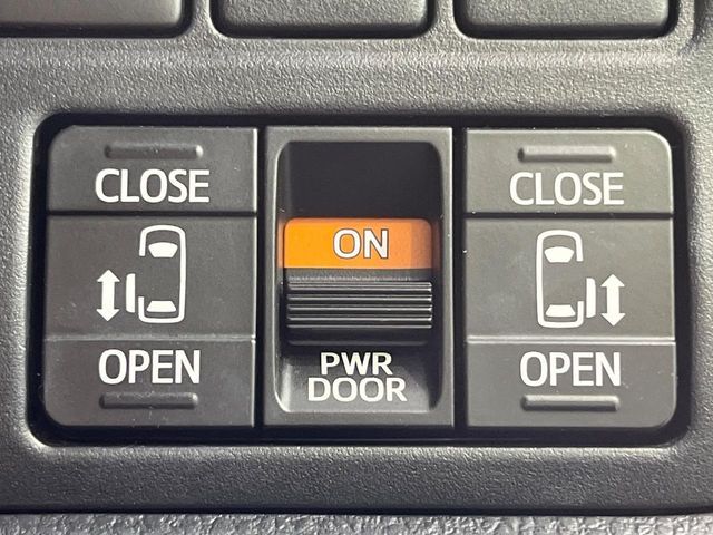 TOYOTA ESQUIRE 2018 Image 31