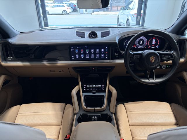 PORSCHE CAYENNE COUP 2024 Image 31