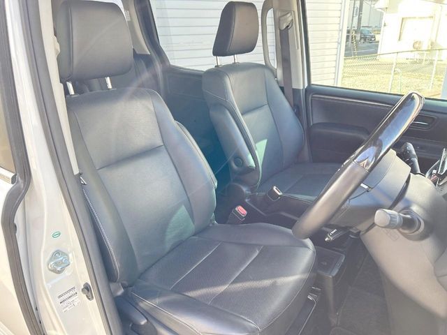 TOYOTA ESQUIRE HYBRID 2014 Image 31