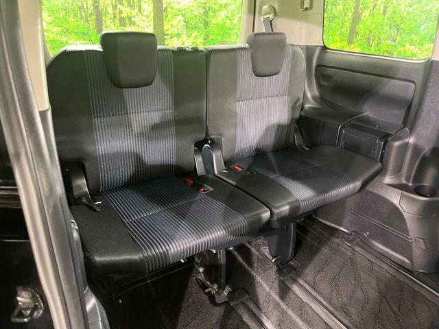 TOYOTA VOXY 2015 Image 31