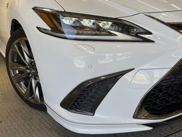 TOYOTA LEXUS ES300H 2019 Image 31