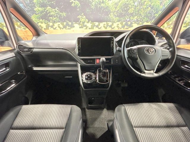 TOYOTA VOXY 2018 Image 31