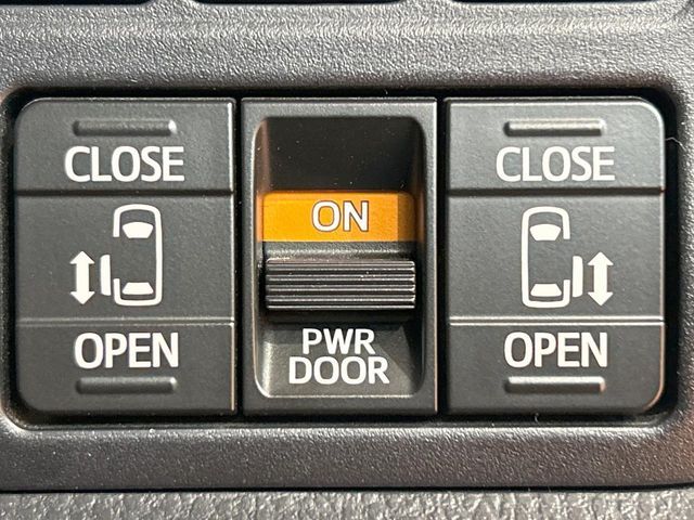 TOYOTA VOXY 2018 Image 31