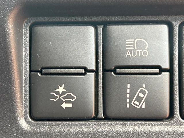 TOYOTA VOXY 2018 Image 31