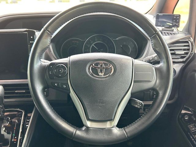 TOYOTA VOXY 2018 Image 31