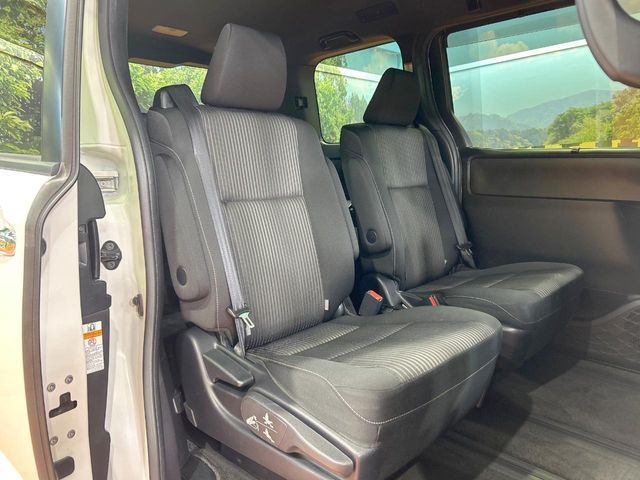 TOYOTA VOXY 2018 Image 31