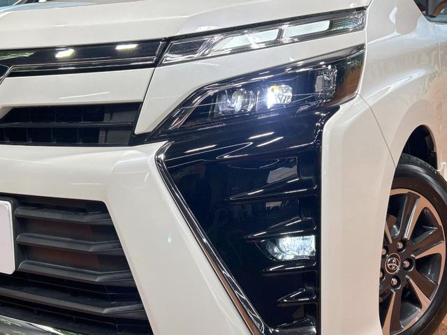 TOYOTA VOXY 2018 Image 31