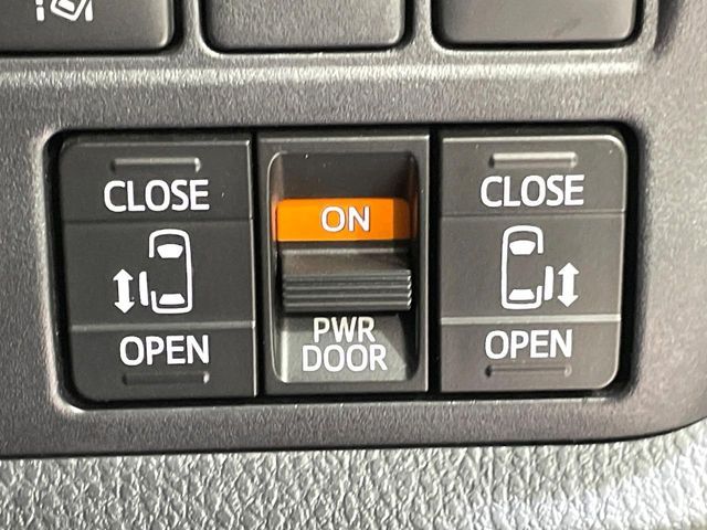 TOYOTA VOXY HYBRID 2020 Image 31