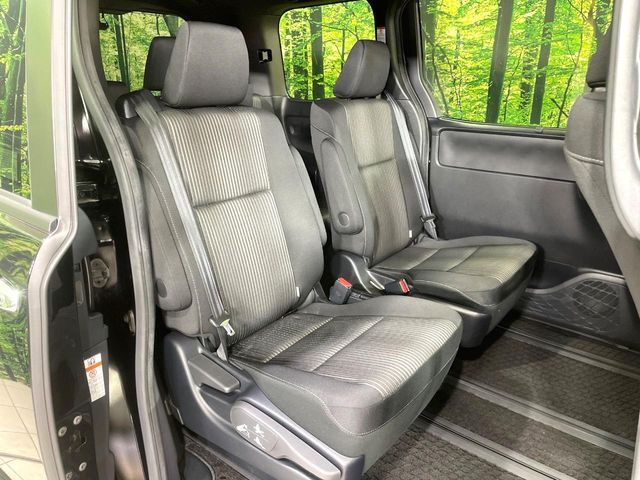 TOYOTA VOXY HYBRID 2020 Image 31