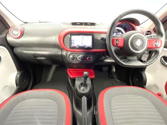 RENAULT TWINGO 2017 Image 31
