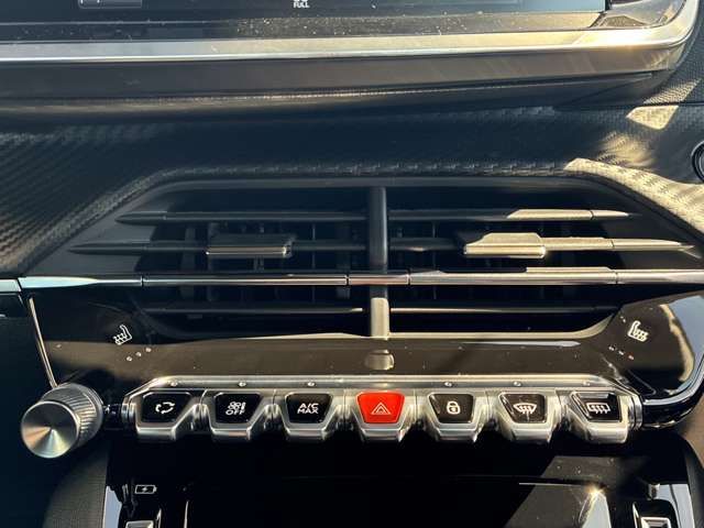 PEUGEOT 208 2021 Image 31