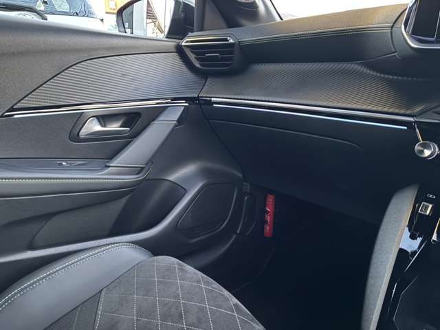 PEUGEOT 208 2021 Image 31