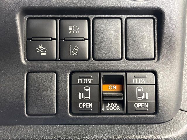 TOYOTA VOXY 2019 Image 31