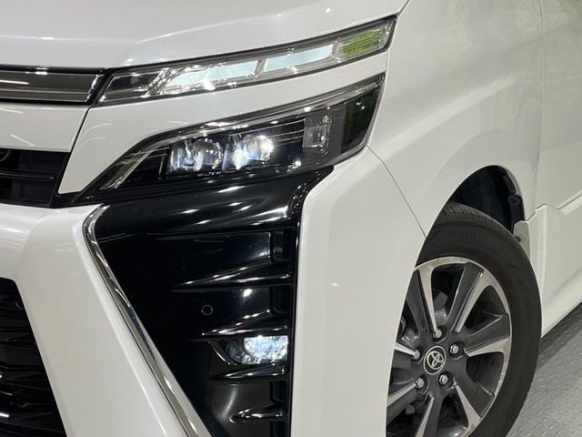 TOYOTA VOXY 2019 Image 31