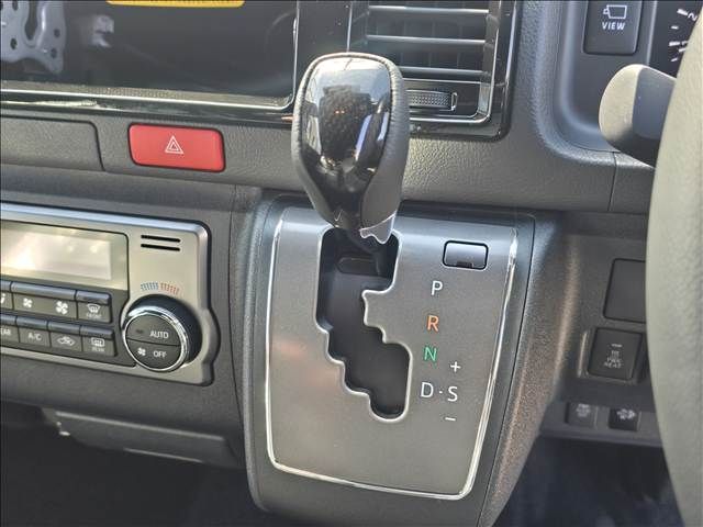 TOYOTA HIACE VAN 4WD 2026 Image 31