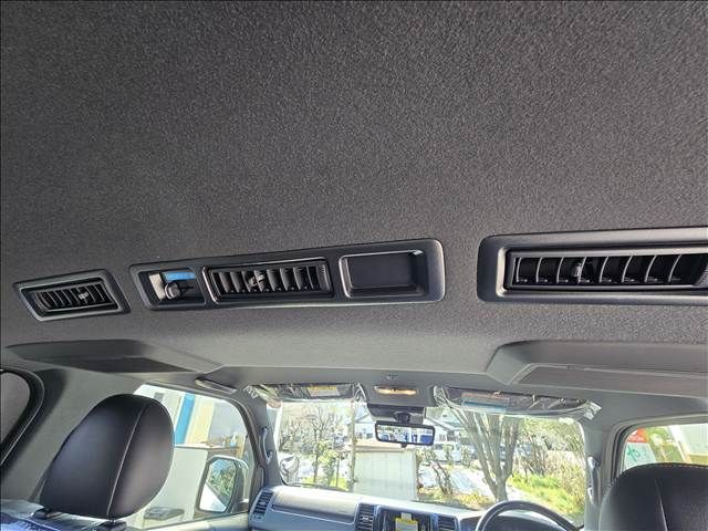 TOYOTA HIACE VAN 4WD 2026 Image 31