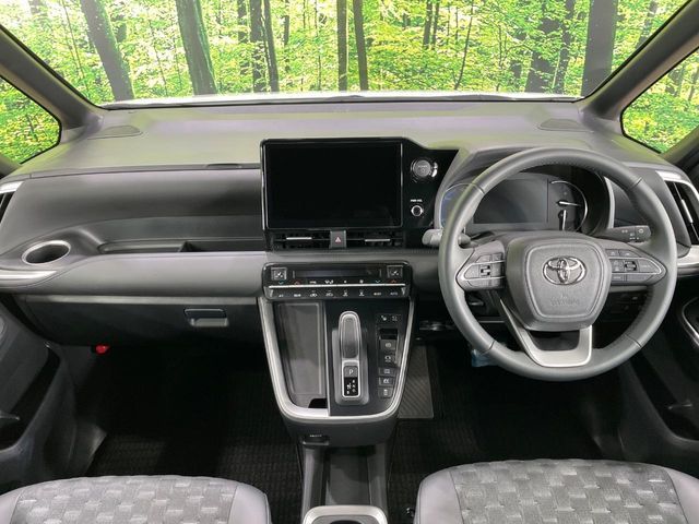 TOYOTA VOXY HYBRID 2025 Image 31