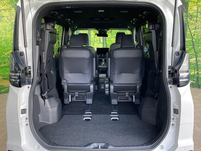 TOYOTA VOXY HYBRID 2025 Image 31