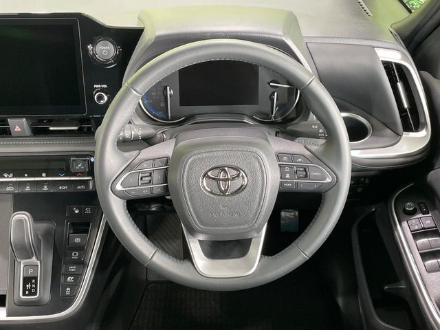 TOYOTA VOXY HYBRID 2025 Image 31