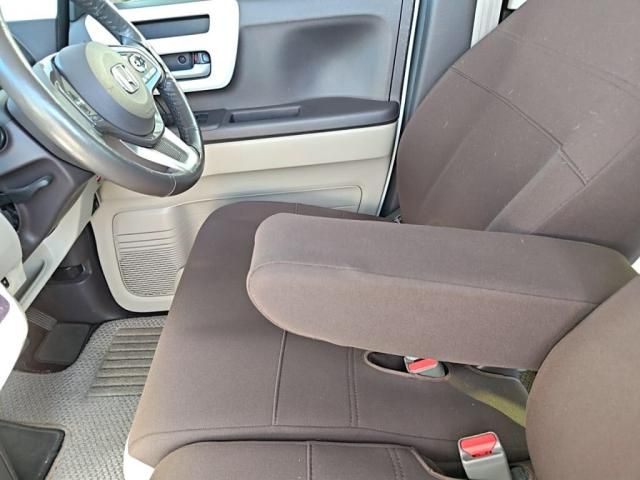 HONDA N BOX 2018 Image 31