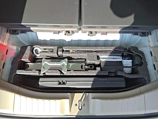 HONDA N BOX 2018 Image 31