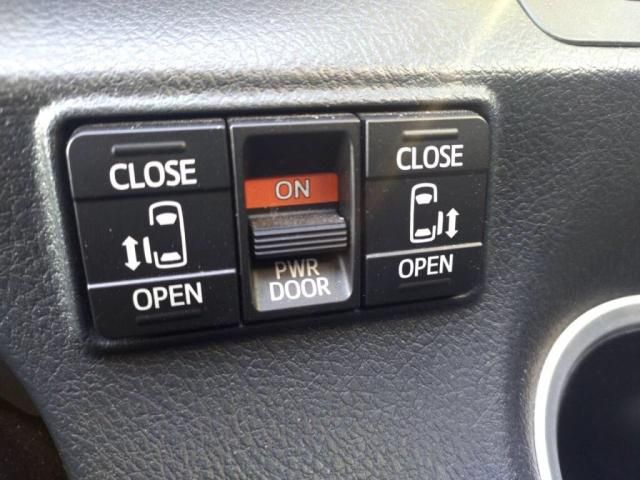 TOYOTA SIENTA 2017 Image 31