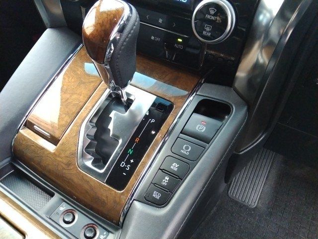 TOYOTA ALPHARD HYBRID 4WD 2017 Image 31