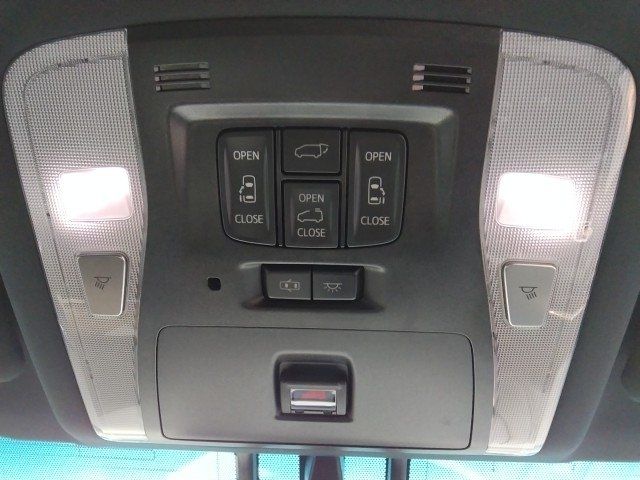 TOYOTA ALPHARD HYBRID 4WD 2017 Image 31