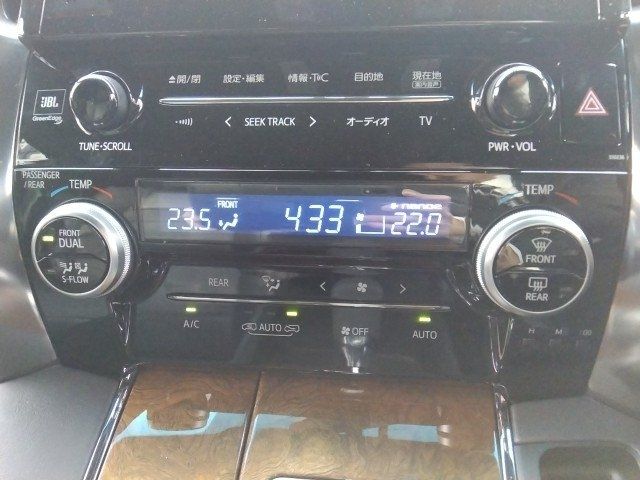 TOYOTA ALPHARD HYBRID 4WD 2017 Image 31