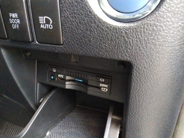 TOYOTA ALPHARD HYBRID 4WD 2017 Image 31