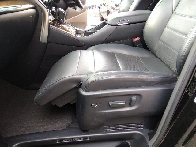 TOYOTA ALPHARD HYBRID 4WD 2017 Image 31