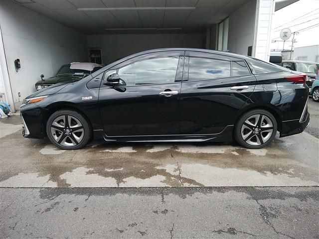 TOYOTA PRIUS PHV 2020 Image 31