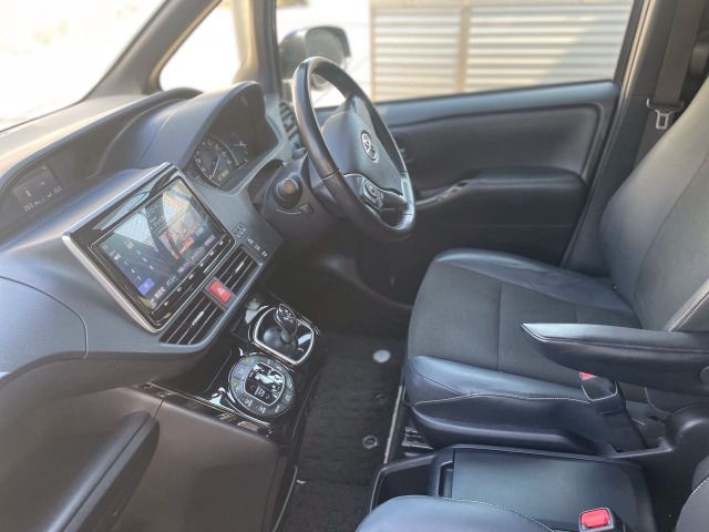 TOYOTA NOAH HYBRID 2020 Image 31