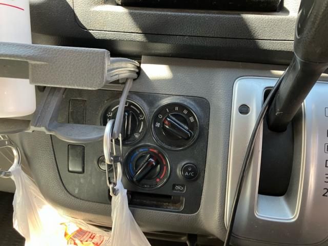 NISSAN CARAVAN VAN 1.2T 2WD 2012 Image 31