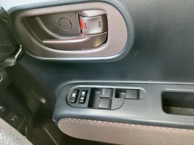 TOYOTA SPADE 4WD 2014 Image 31