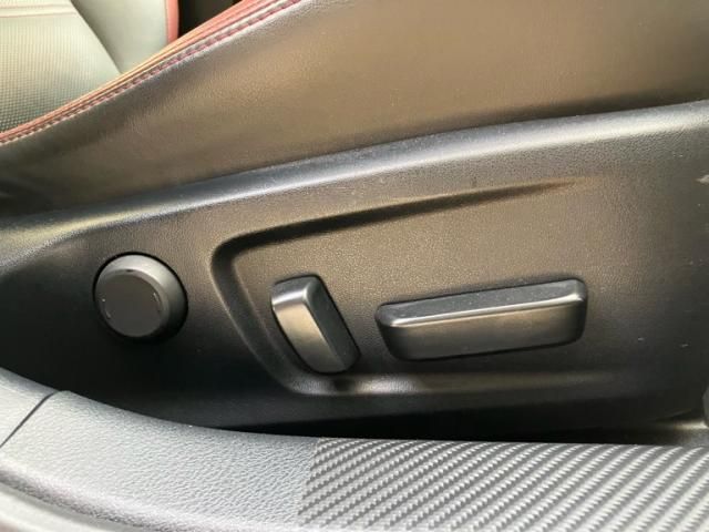 TOYOTA LEXUS IS300H 2019 Image 31