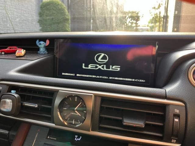 TOYOTA LEXUS IS300H 2019 Image 31