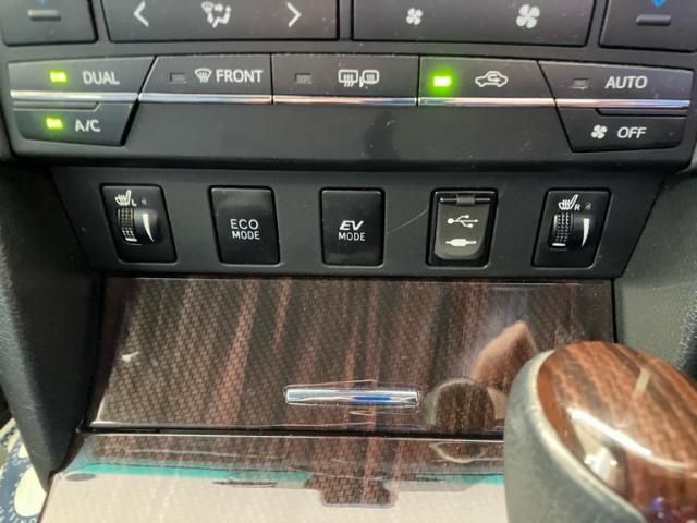 TOYOTA CAMRY HYBRID 2015 Image 31