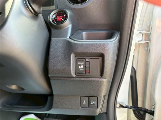 HONDA N BOX CUSTOM 2024 Image 31