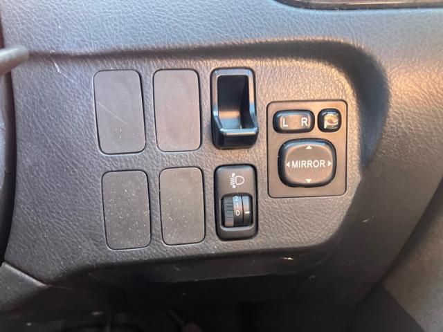 TOYOTA IPSUM 2005 Image 31