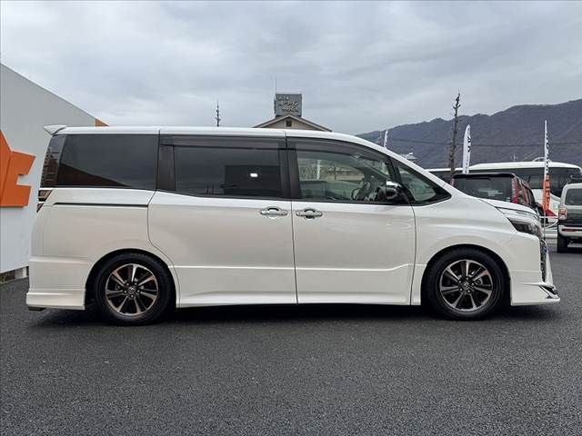 TOYOTA VOXY 2019 Image 31