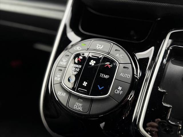 TOYOTA VOXY 2019 Image 31