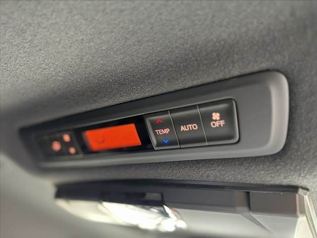 TOYOTA VOXY 2019 Image 31