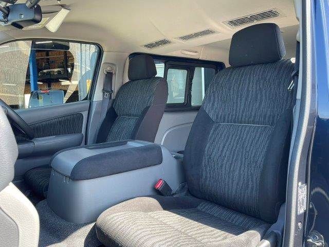 NISSAN NV350 CARAVAN 4WD 2017 Image 31