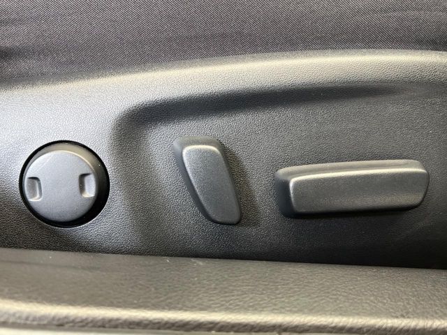 TOYOTA MARK X 2017 Image 31