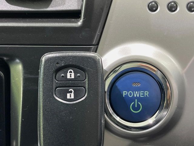 TOYOTA PRIUS ALPHA 2013 Image 31