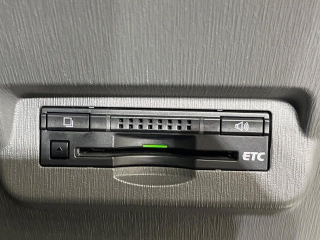 TOYOTA PRIUS ALPHA 2013 Image 31