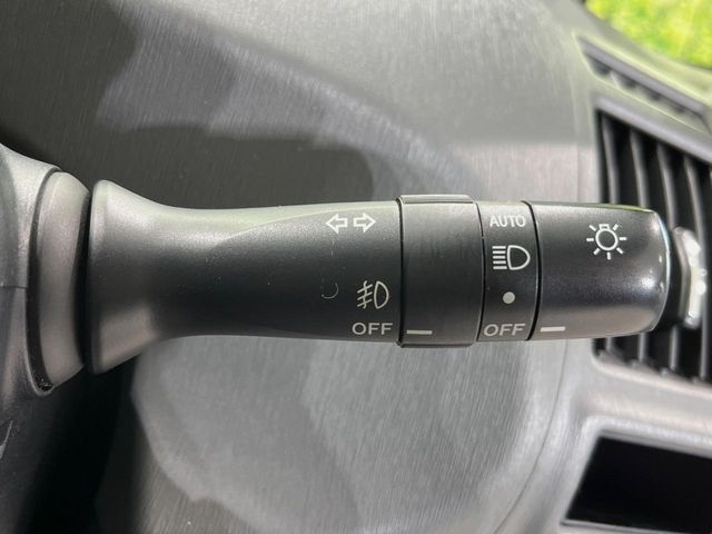 TOYOTA PRIUS ALPHA 2013 Image 31