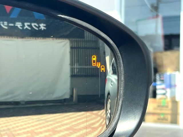 TOYOTA LEXUS RC300H 2017 Image 31