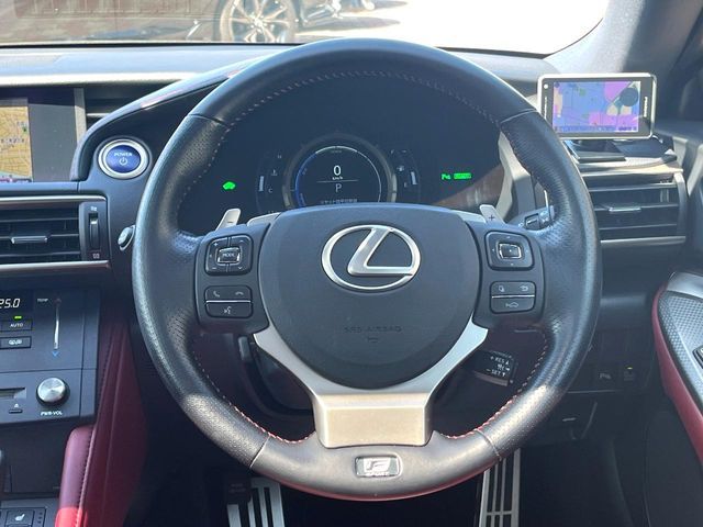 TOYOTA LEXUS RC300H 2017 Image 31